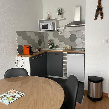 Studio Isard, Wifi Et Parking Gratuit, Navette Gratuite Au Pied De La Residence, Possibilite Forfait Menage Et Location Linge De Lit Et Toilette, A 10 Minutes A Pied Du Centre Ville Font-Romeu-Odeillo-Via Exterior photo